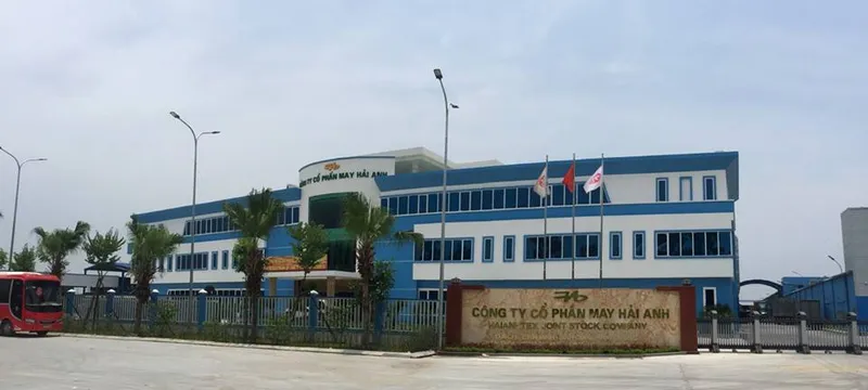 Mặt tiền trụ sở Công ty Cổ phần May Hải Anh với biển tên và khu nhà xưởng.