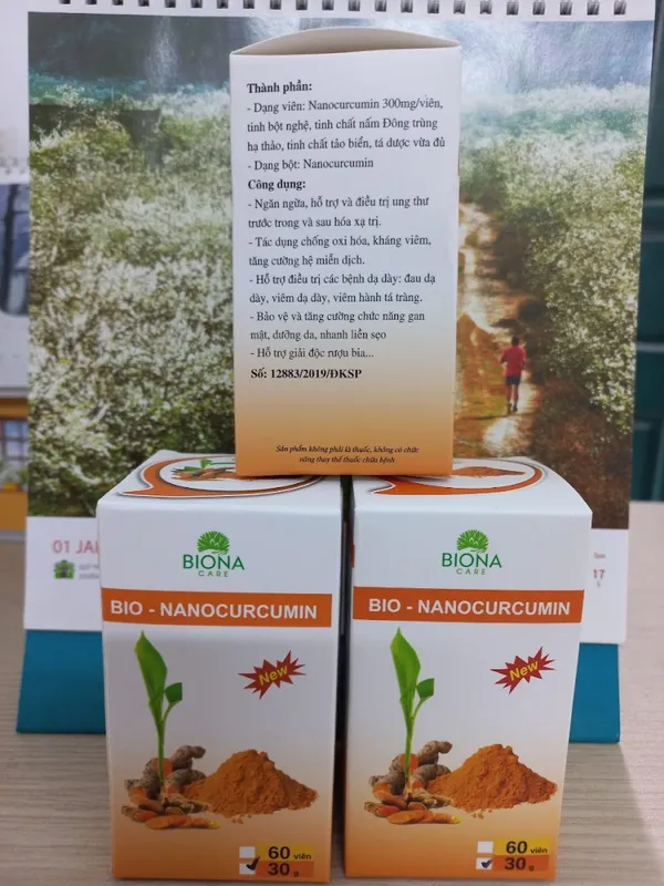 Hộp viên nang BIO-NANOCURCUMIN với hình ảnh nghệ và thông tin thành phần, công dụng trên bao bì.