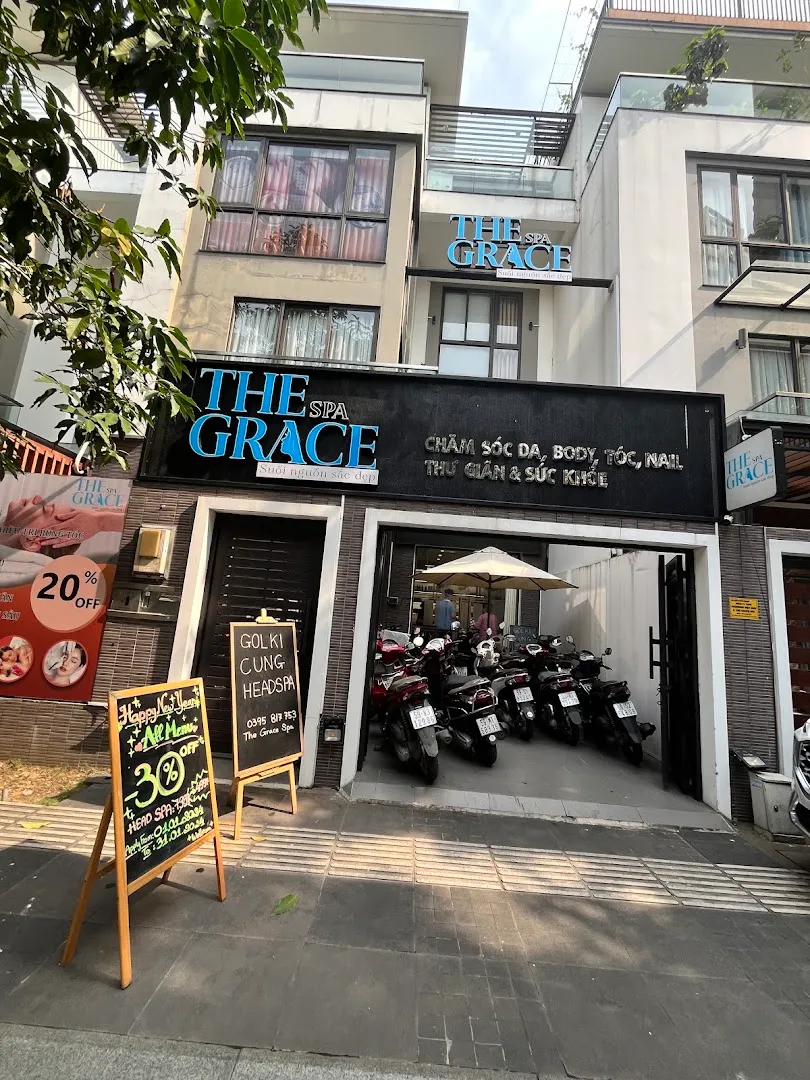 Mặt tiền The Grace Spa với bảng hiệu và lối vào cơ sở.