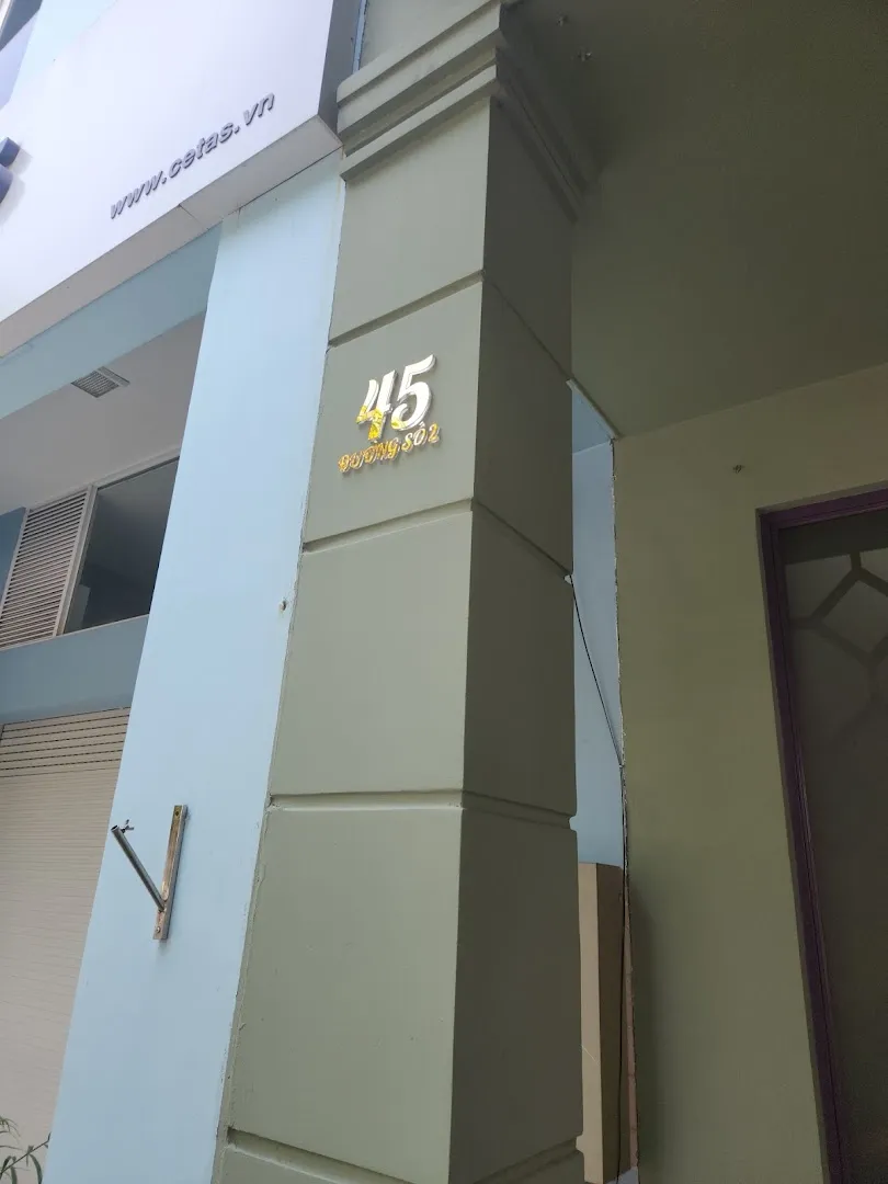 Biển hiệu và lối vào cơ sở tại tầng M5.