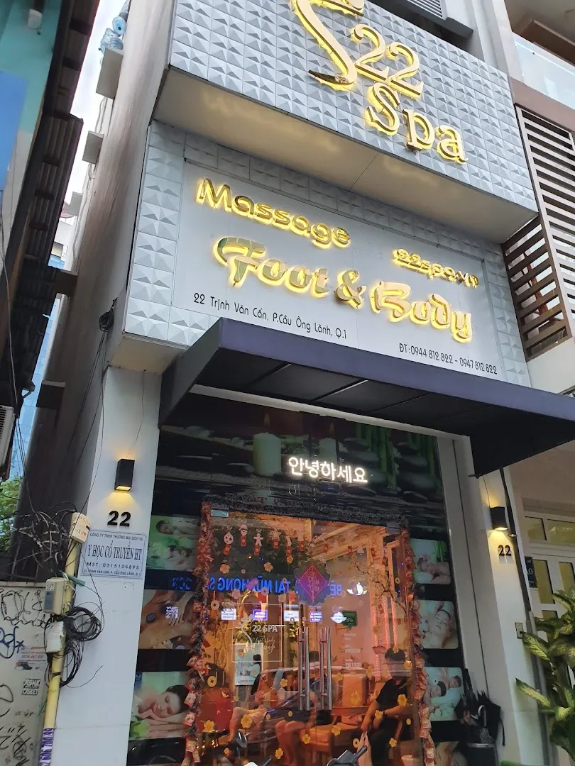 Mặt tiền 22 Spa với biển hiệu Massage Foot & Body và lối vào cơ sở.